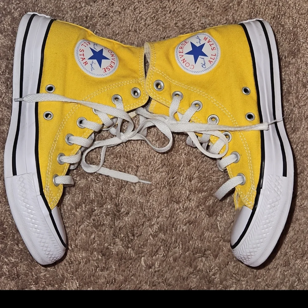 Womens Classic Yellow High-Top Converse - Picture 3 of 4